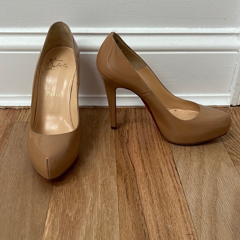 Christian Louboutin Nude Pumps